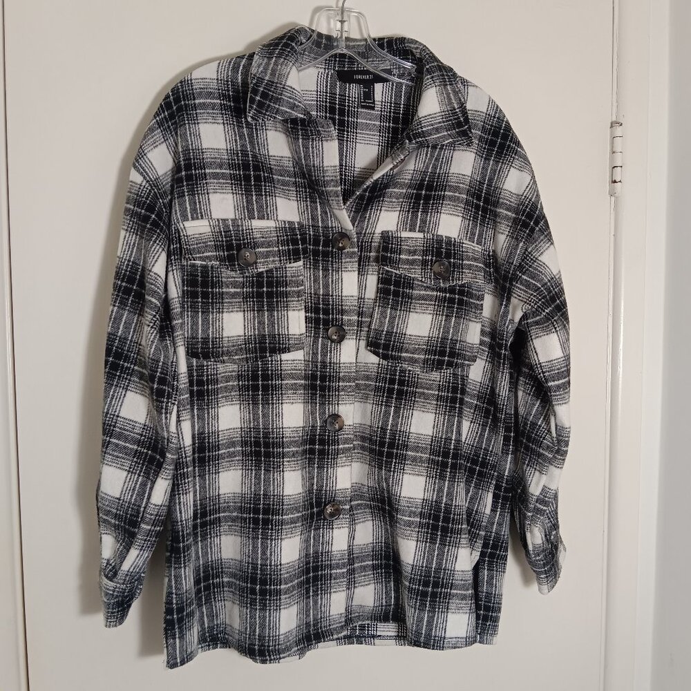 Forever  21 plaid  shacket jacket  black white  button front women small